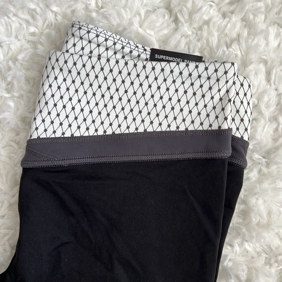 Victoria's Secret VSX Sport Supermodel Bootcut Pant S Short - Picture 3 of 5